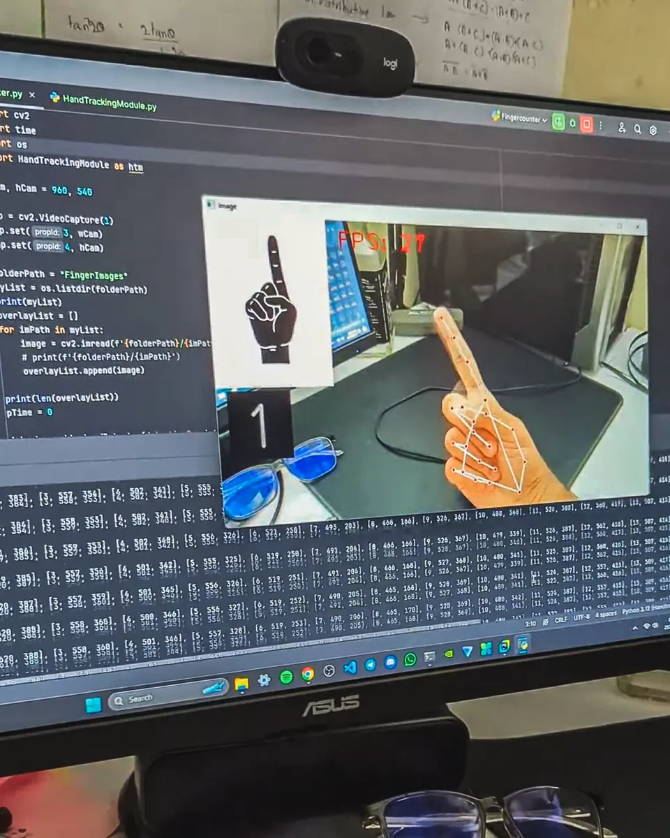 Finger Counter demo running in real time with OpenCV